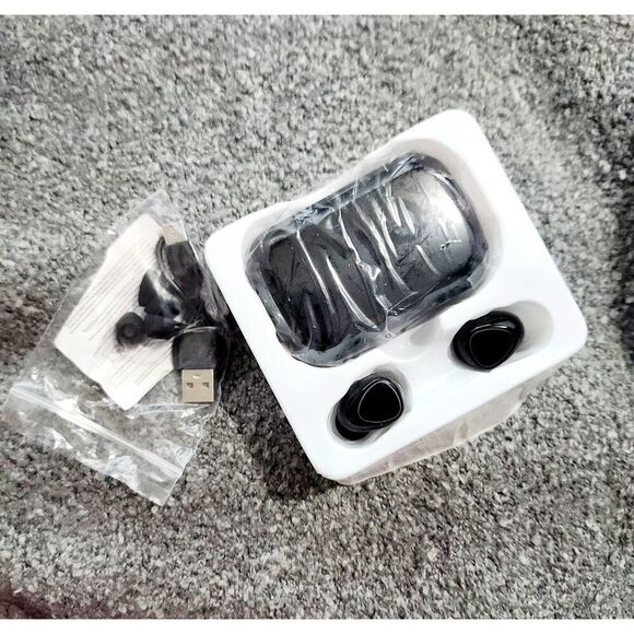 M10 True Wireless Earbuds with Charging Case – (NEW) - Picture 4 of 5